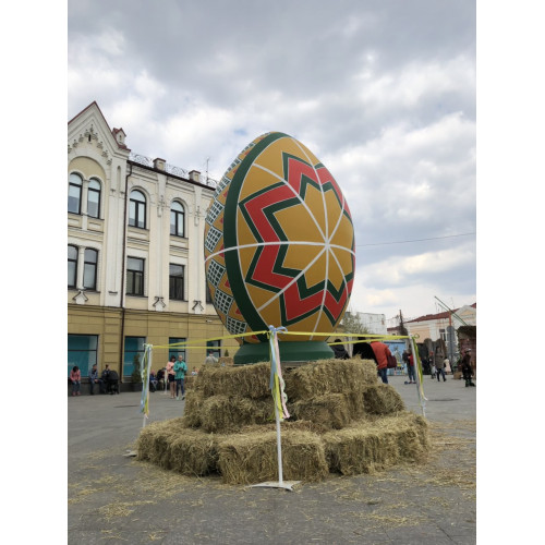 Объемное трехметровое пасхальное яйцо c пенопласта 
